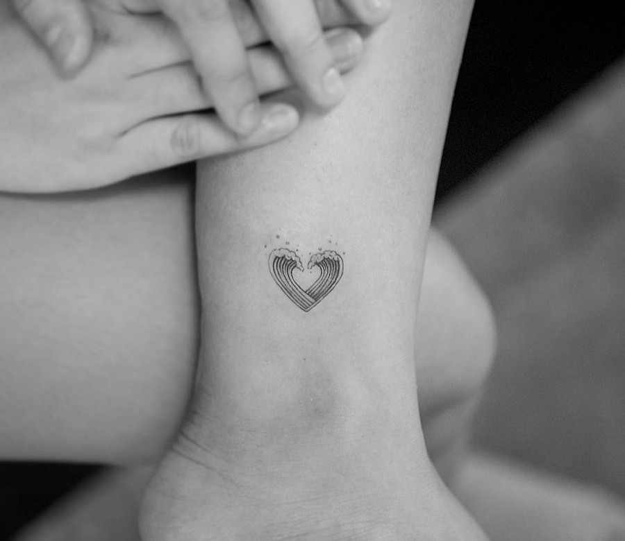 heart-waves-blackwork-tattoo