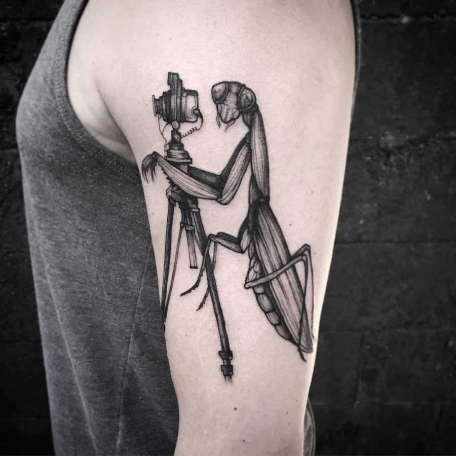 praying mantis tattoo by annelise kinney
