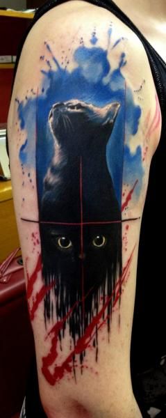 Shoulder cat tattoo by Tribo Tattoo