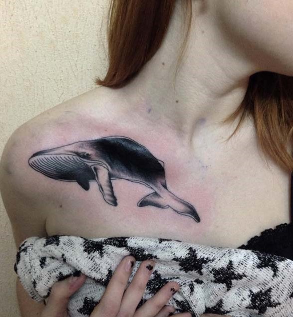 blackwork-whale-shoulder-tattoo