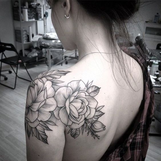 flower-shoulder-tattoo