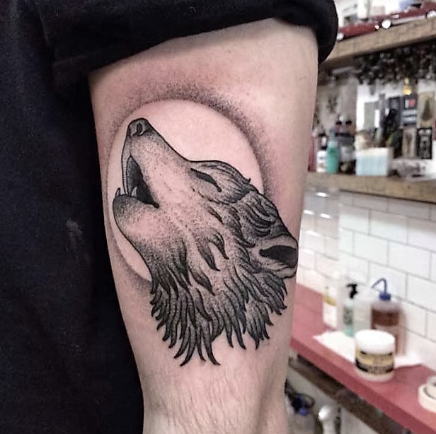 howling-wolf-and-moon-tattoo