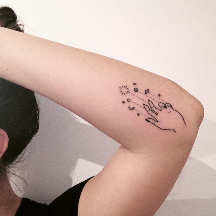stick-and-poke-tattoo-by-taticompton