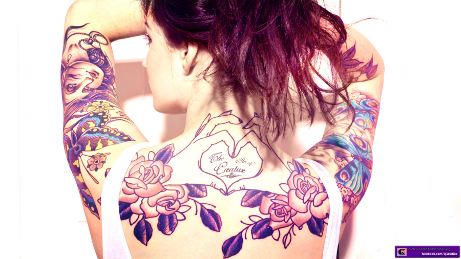 Girls with tattoo summer style back foto