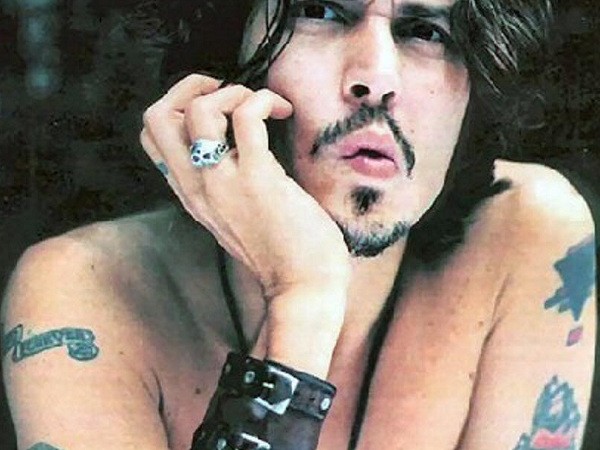 johnny depp tattoo johnnys ring on finger