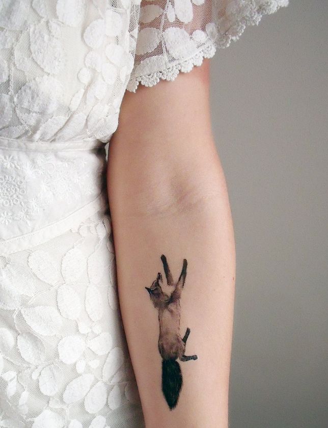 realistic tattoo running fox