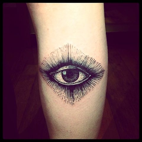 eye tattoo on shoulder by brucius
