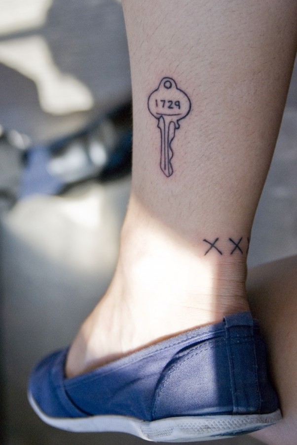 Cute key tattoo on leg