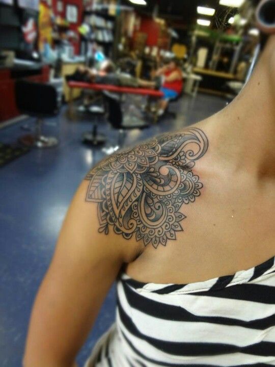 Pretty shoulder tattoo