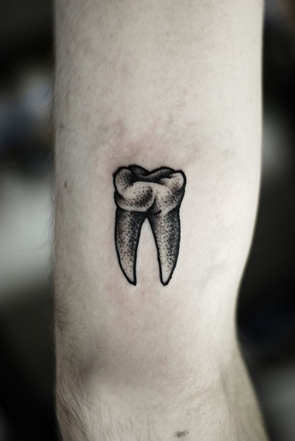 kamil czapiga tooth tattoo