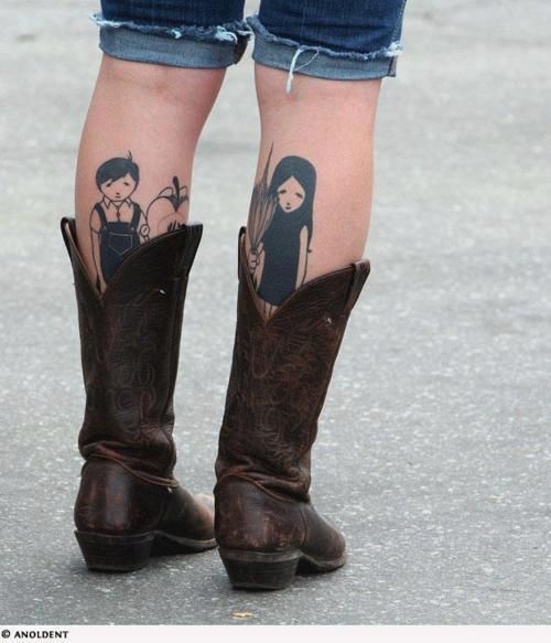 Amaizing legs black tattoo