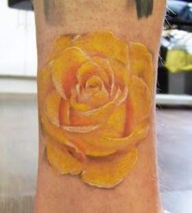 Amaizing yellow rose tattoo