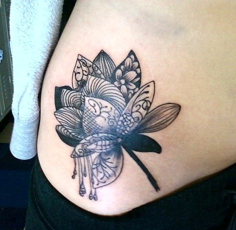 Black and white hip tatoo