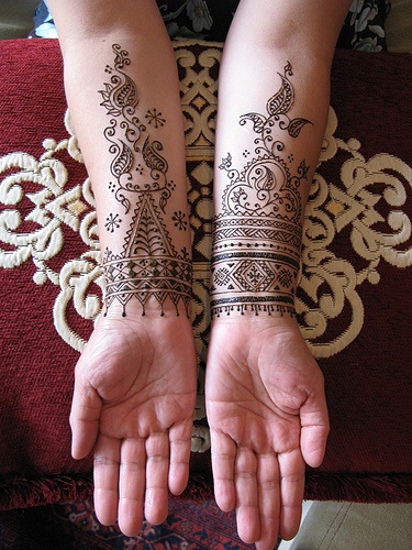 Lovely henna black tattoo