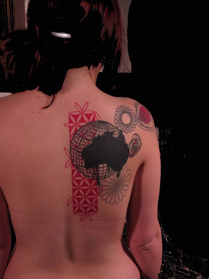 seb inkme globe and flowers back tattoo