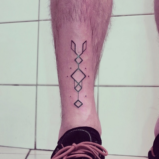 seb inkme ornament tattoo on leg