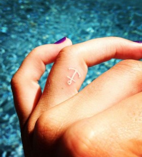 finger tattoo anchor