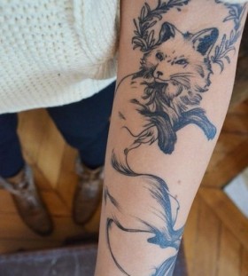 hand tattoo sneaky fox