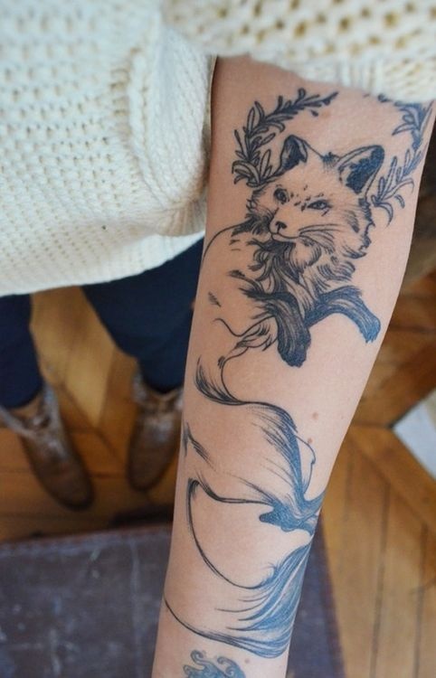 hand tattoo sneaky fox