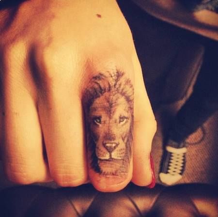 Awesome fingers lion tattoo