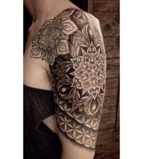 Black and white tattoo by Miah Waska