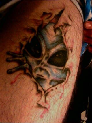 alien head tatto