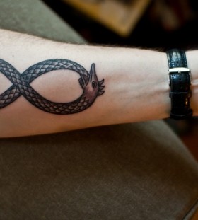 Amaizing snake infinity tattoo