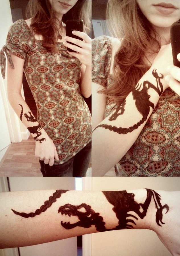 Amaizing woman dinosaur tattoo