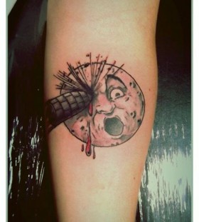 Moon tattoo by Tyago Compiani