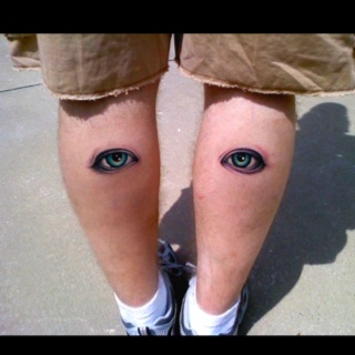 3D style eye tattoo on leg