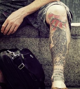 Adorable men's tiger tattoo on leg