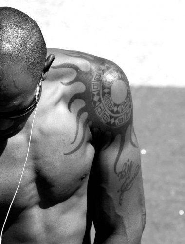 Amazing black men sun tattoo on shoulder