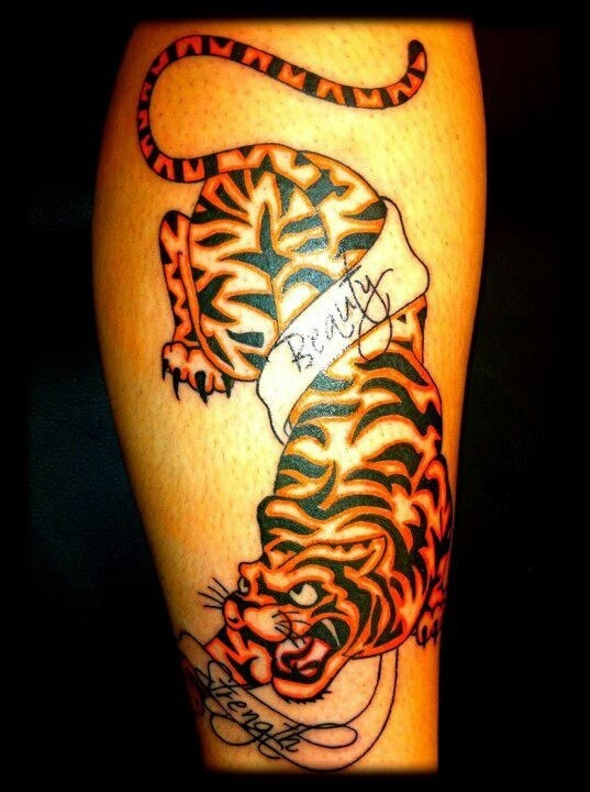 Beauty simple tiger tattoo on leg