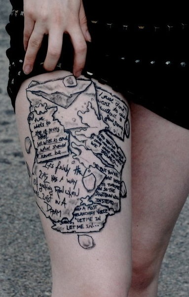 Black puzzle’s quote tattoo on leg