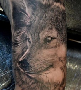 Black simple wolf tattoo on arm