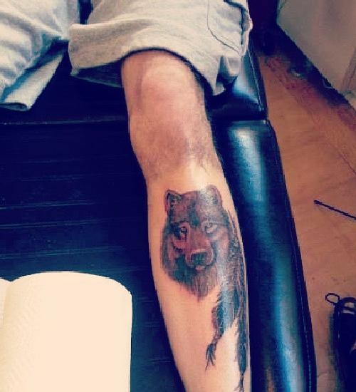 Cool lovely wolf tattoo on leg