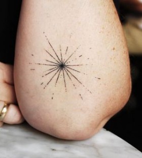 Gorgeous black line tattoo on arm