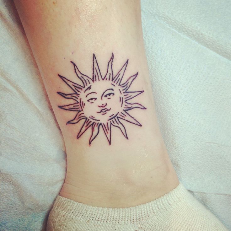 Gorgeous lovely sun tattoo on leg