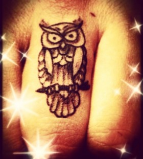 Pretty stars and owl tattoo on finger