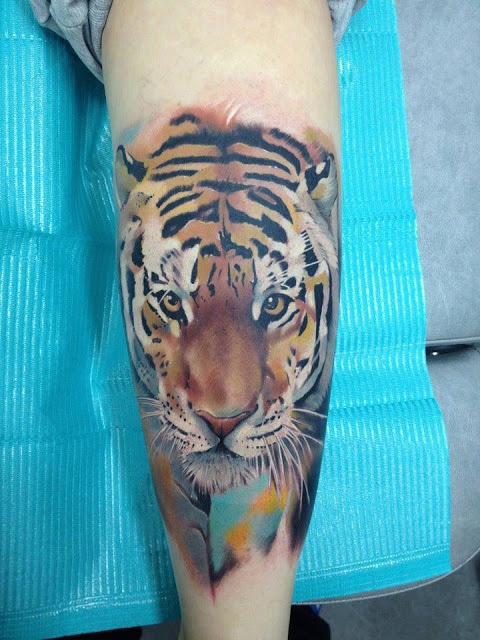 Watercolor style tiger tattoo on leg