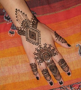 Amazing simple design Henna and Mehndi design tattoo