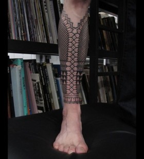 Black forms geometric tattoo on leg