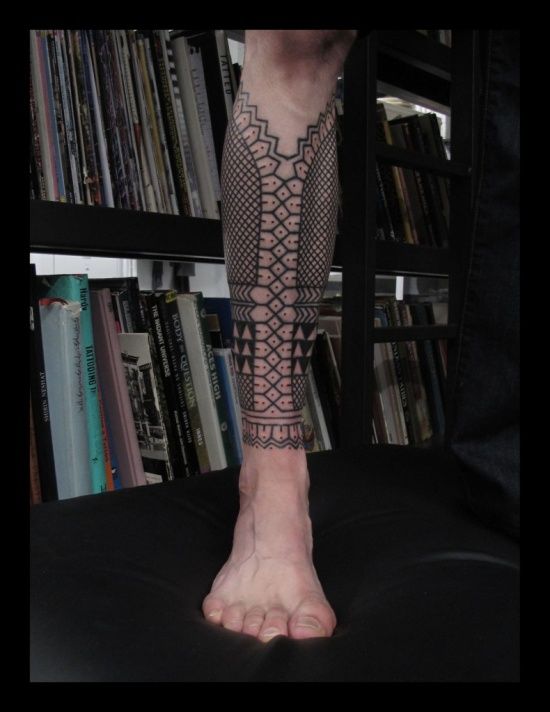 Black forms geometric tattoo on leg