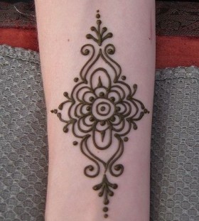 Black simple Henna and Mehndi design tattoo