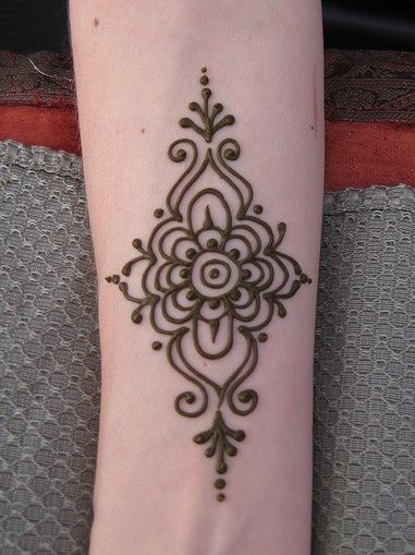 Black simple Henna and Mehndi design tattoo