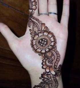 Brown round Henna and Mehndi design tattoo