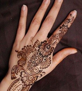 Cool looking Henna and Mehndi design tattoo