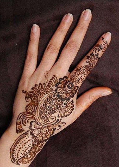 Cool looking Henna and Mehndi design tattoo