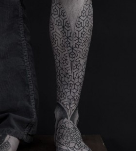 Cute ornaments geometric tattoo on leg