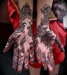 Great looking Henna and Mehndi design tattoo